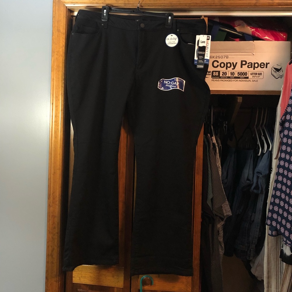NWT. never worn Lee black pants.